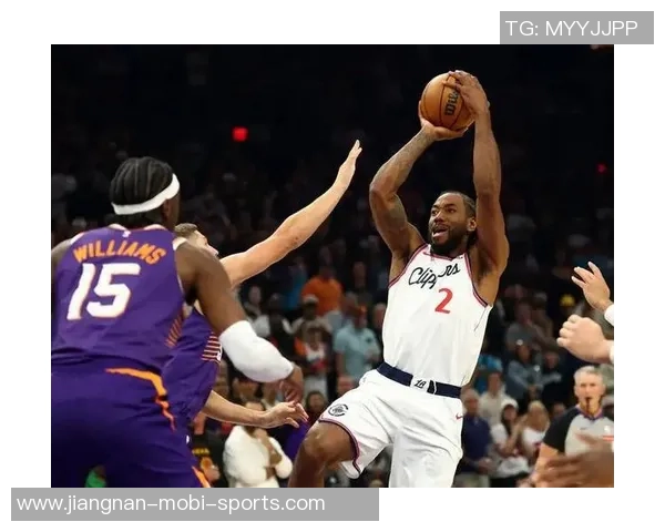 伦纳德首节表现低迷仅得2分4篮板三分球全失状态堪忧