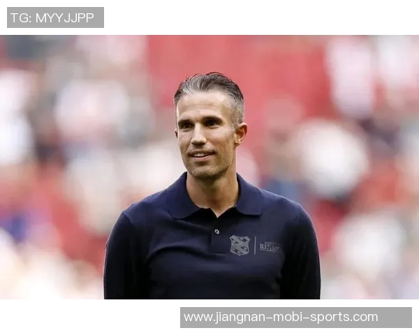 范佩西坚决不辞职回应球队落后埃因霍温17分管理层态度需进一步沟通